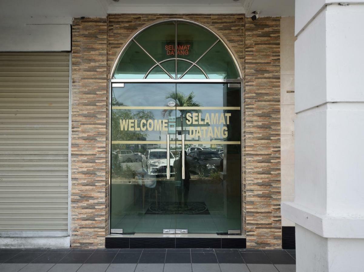 Oyo 892 Hotel Grand Nadia Labuan Exterior photo